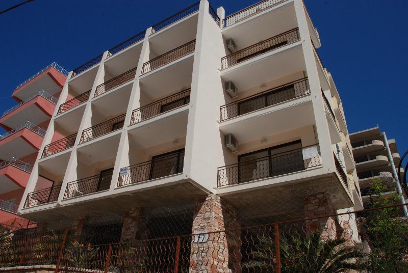 Nikos Hotel&Apartments Sarandë Buitenkant foto