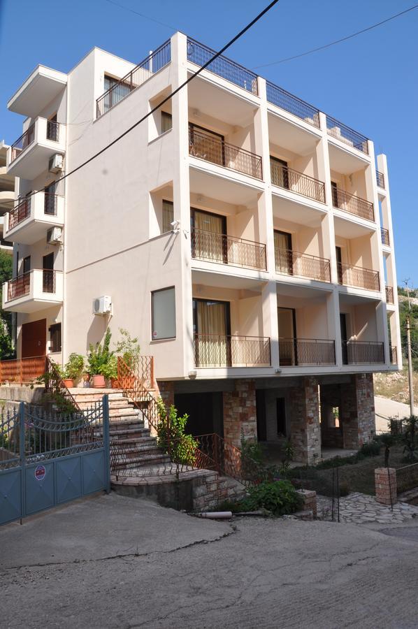 Nikos Hotel&Apartments Sarandë Buitenkant foto
