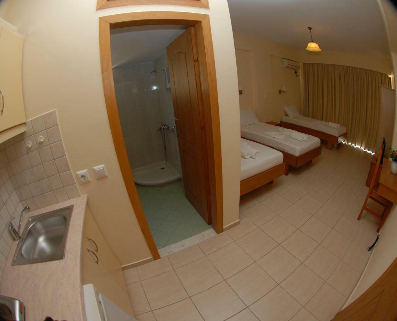 Nikos Hotel&Apartments Sarandë Buitenkant foto