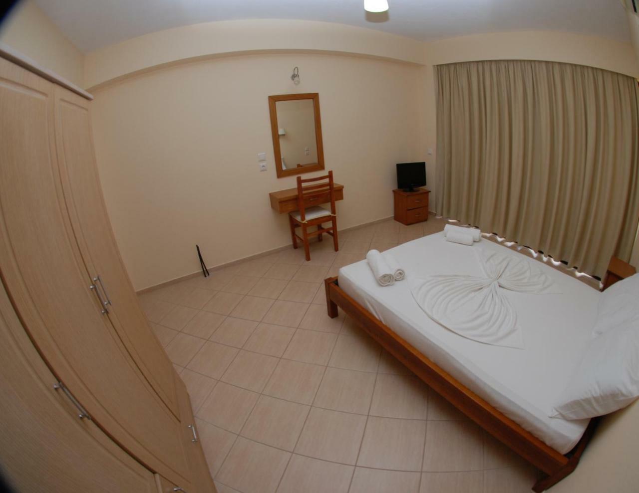 Nikos Hotel&Apartments Sarandë Buitenkant foto