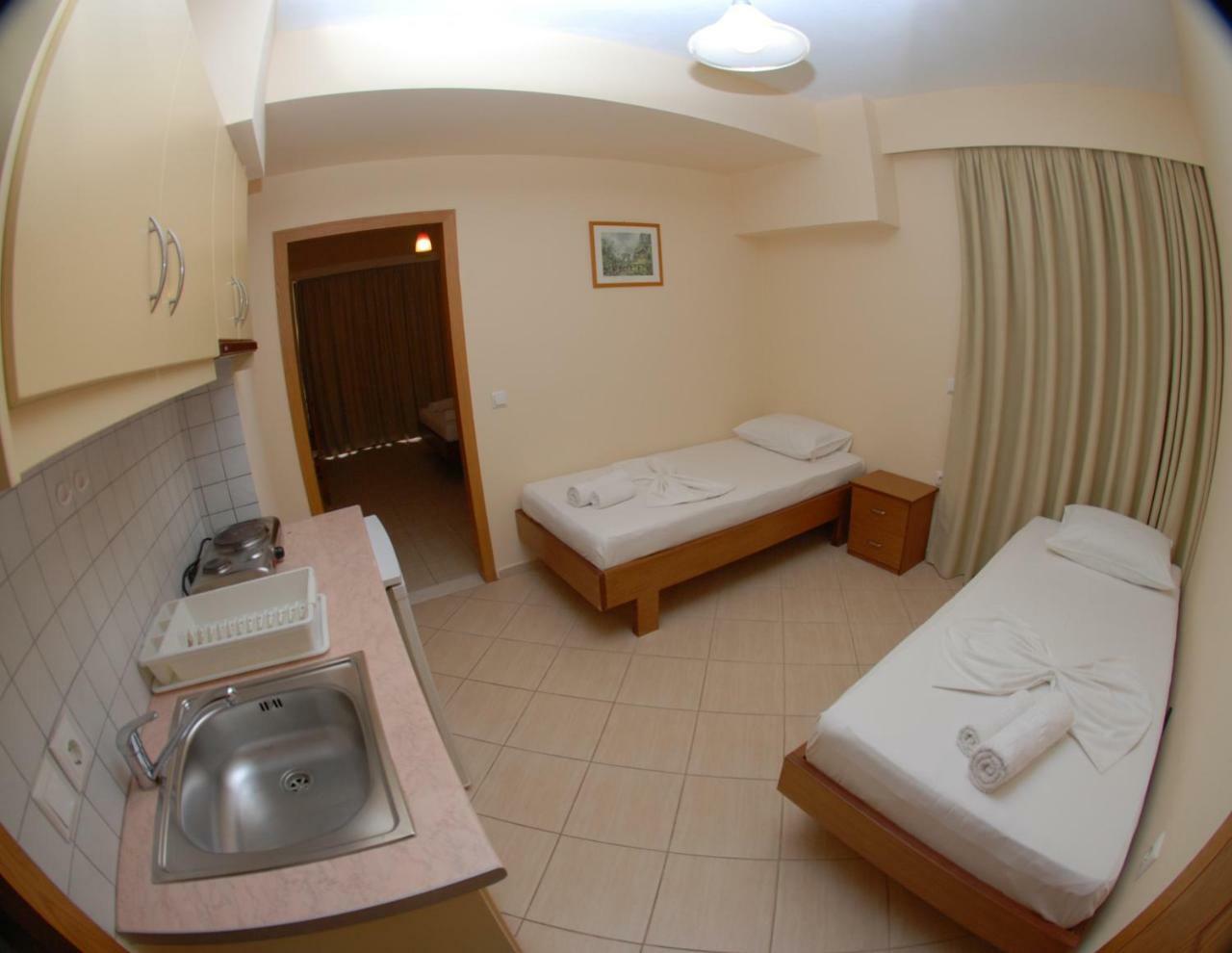 Nikos Hotel&Apartments Sarandë Buitenkant foto