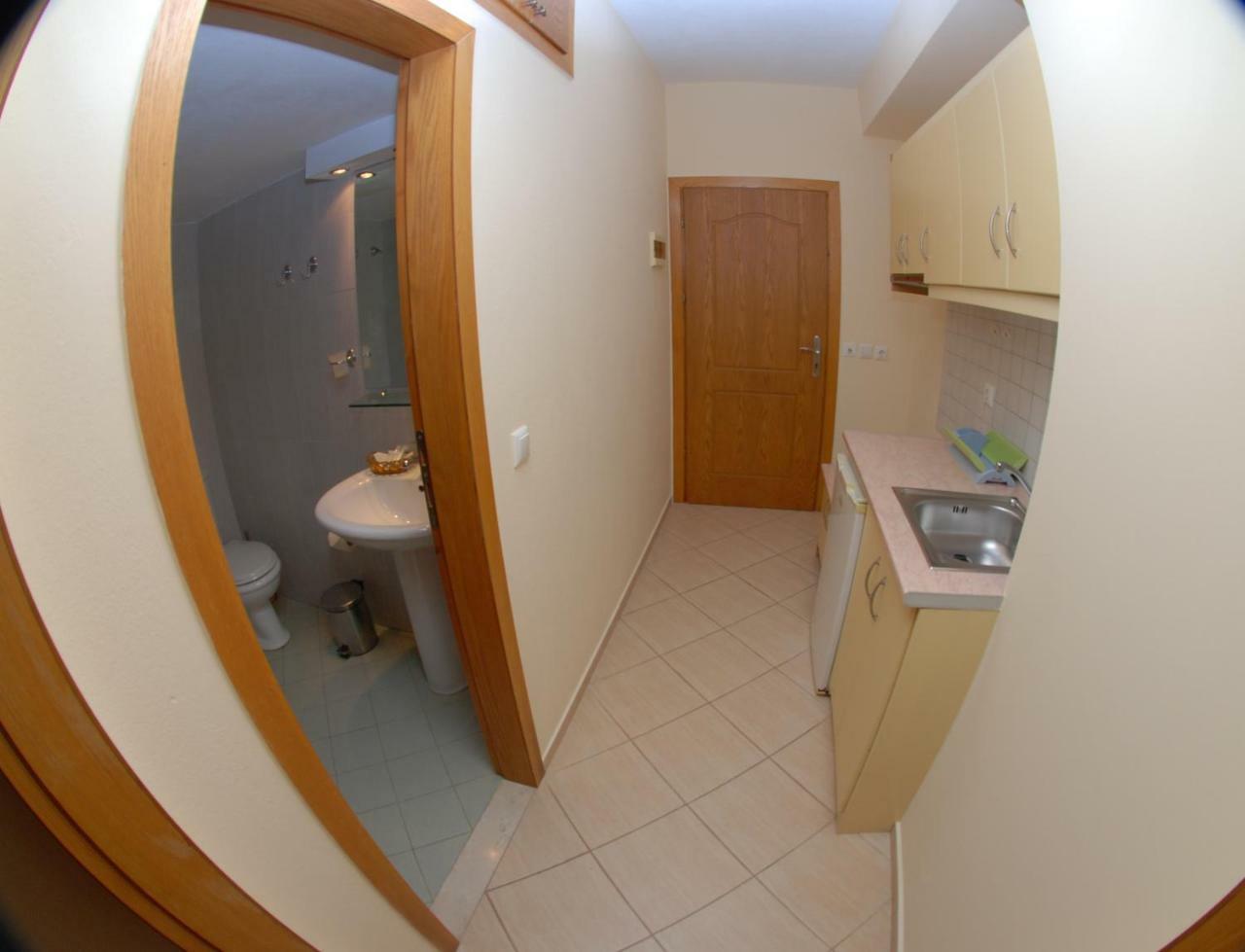 Nikos Hotel&Apartments Sarandë Buitenkant foto