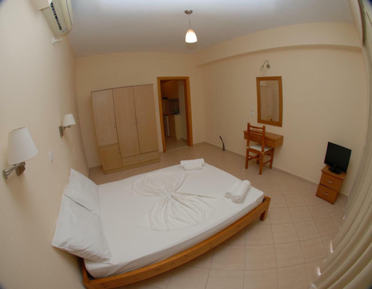 Nikos Hotel&Apartments Sarandë Buitenkant foto