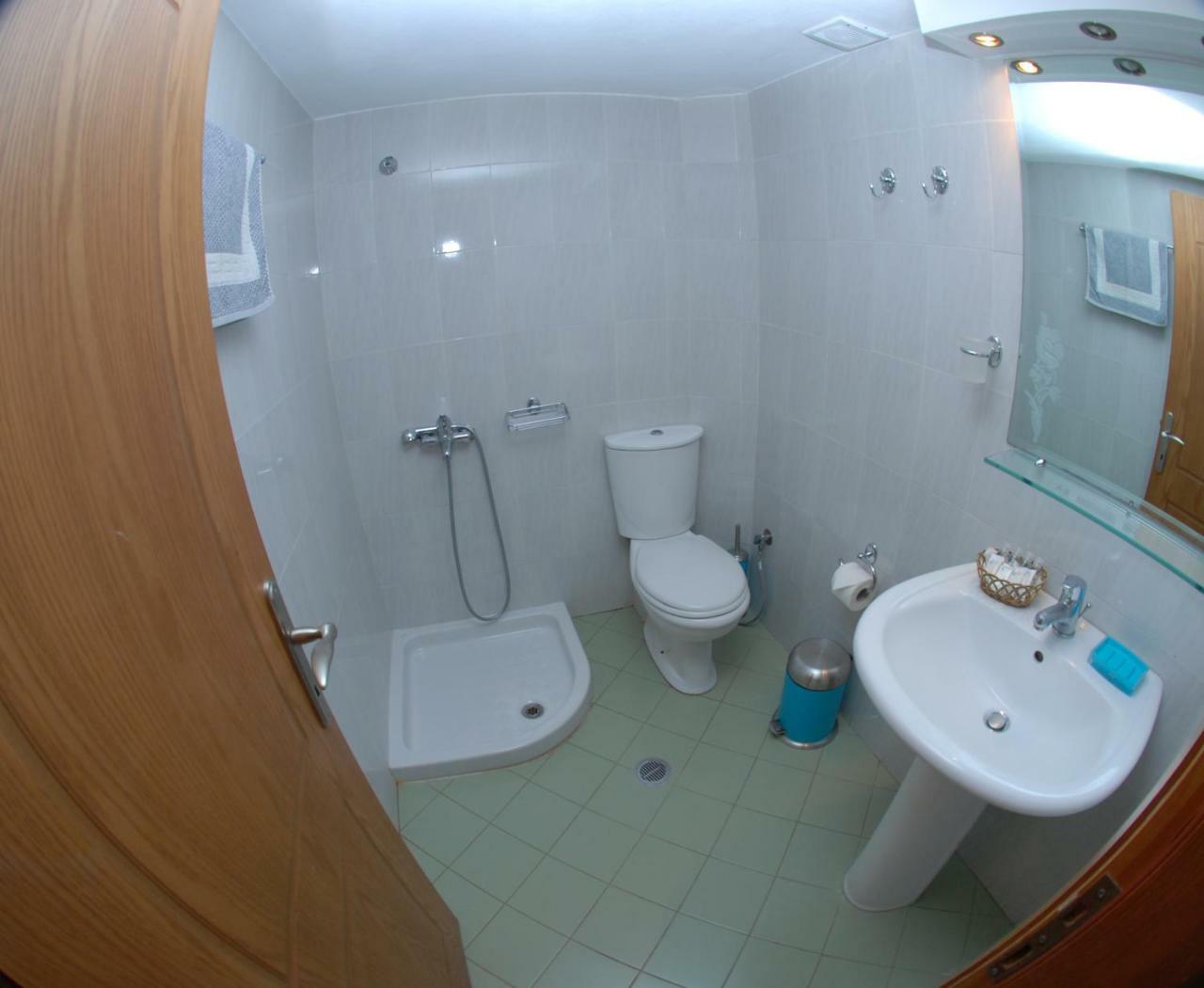 Nikos Hotel&Apartments Sarandë Buitenkant foto