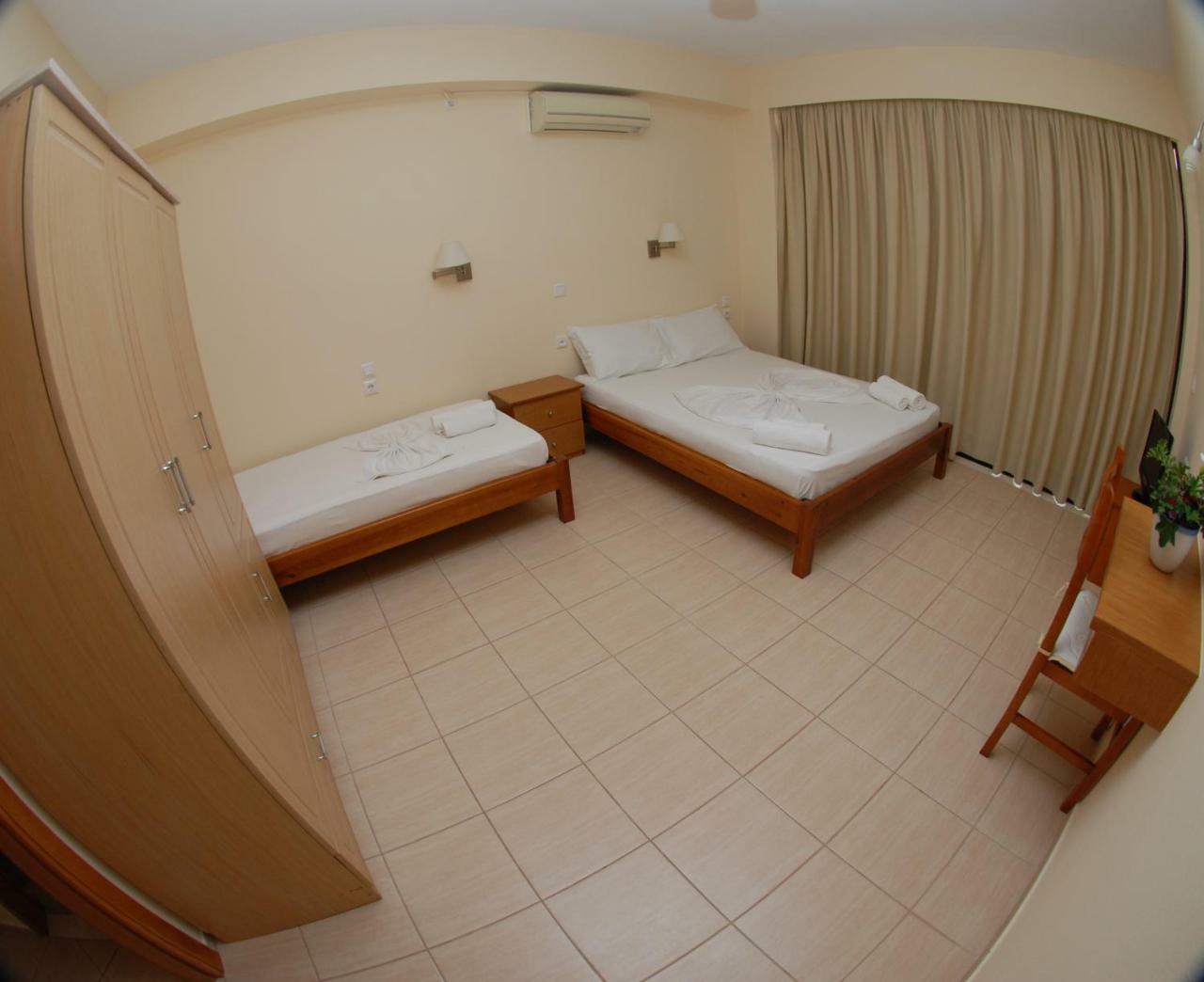 Nikos Hotel&Apartments Sarandë Buitenkant foto