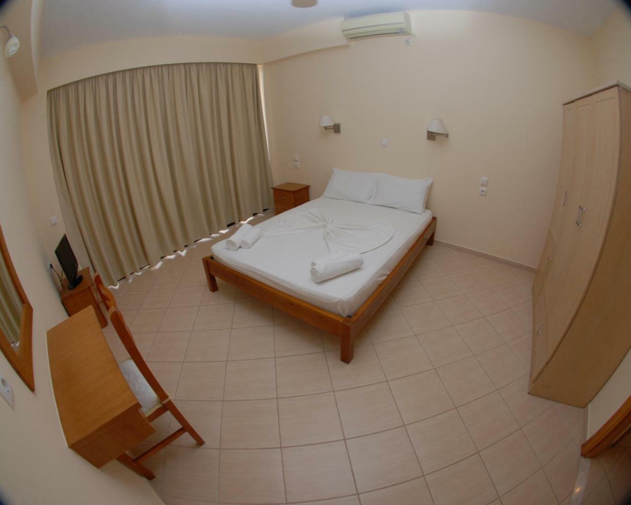 Nikos Hotel&Apartments Sarandë Buitenkant foto
